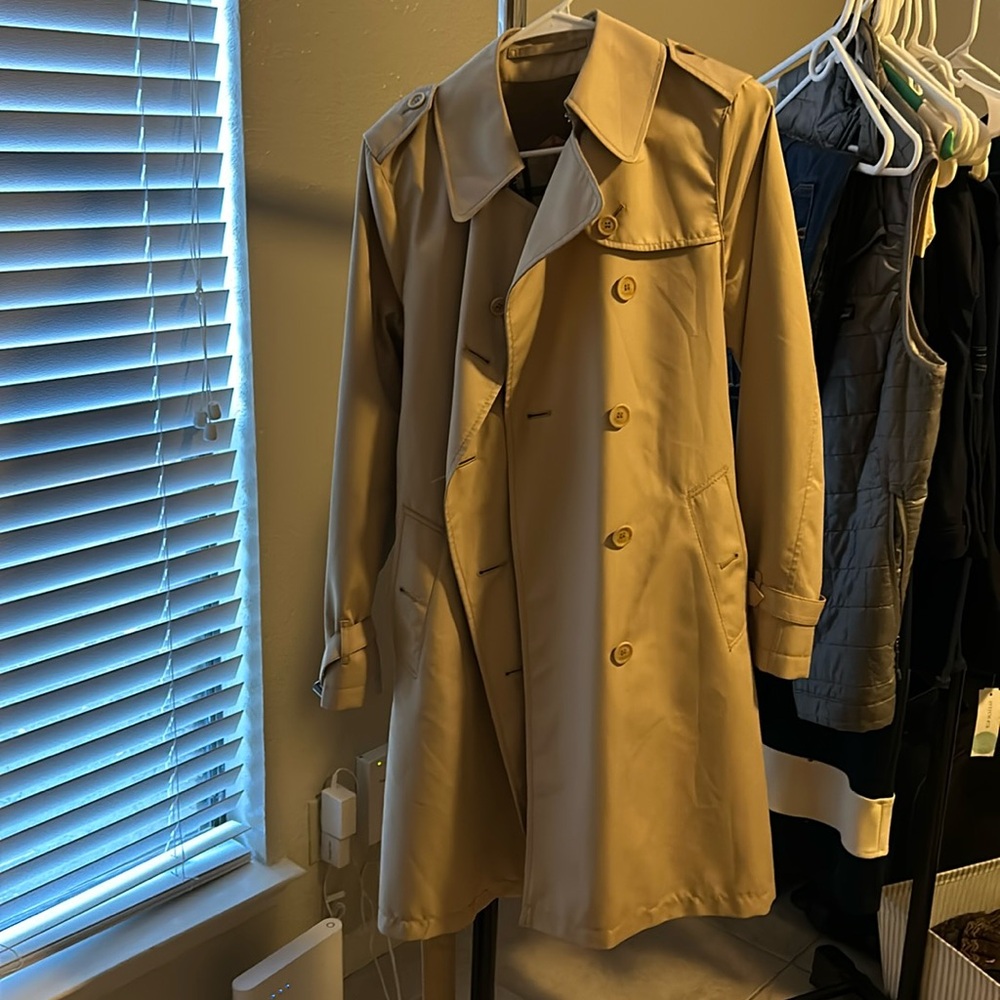 Burberry women’s raincoat. Size 4R.